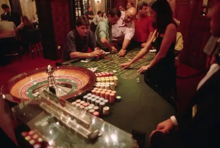 Tampilan layar Blackjack permainan meja langsung ribut 4d